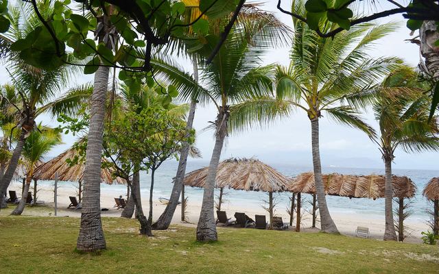 Strand met turquoise water bij het eilandje Kadavulailai