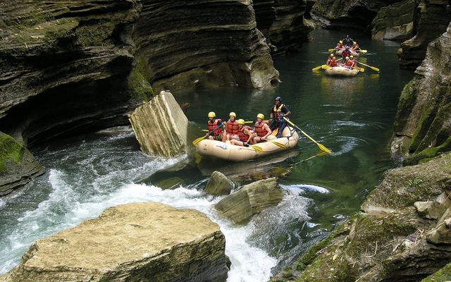 Raften door de kloof van de Upper Navua-rivier