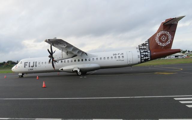 ATR 72-600 van Fiji Link op het platform